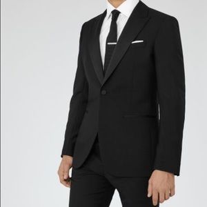 REISS Men’s ‘Mayfair’ Tuxedo in Black.